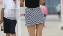 小姐姐坐小姐姐的腿,小姐姐与小姐姐的温馨互动