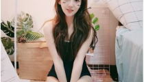 白丝jk美女裸体 抖音,白丝JK美女裸体惊艳亮相，引发网友热议！”